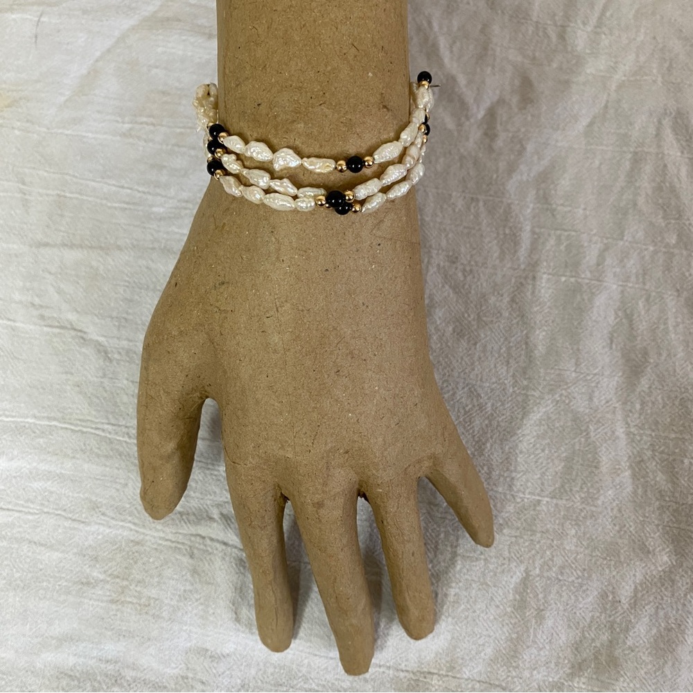14 karat gold, delicate stone bracelet - Picture 5 of 6
